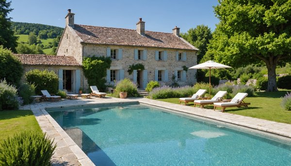 Pourquoi choisir un gîte de charme avec piscine en Jura plutôt qu'un camping ?
